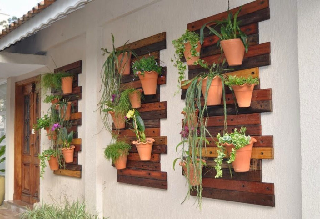 Suportes de Parede com plantas pendentes
